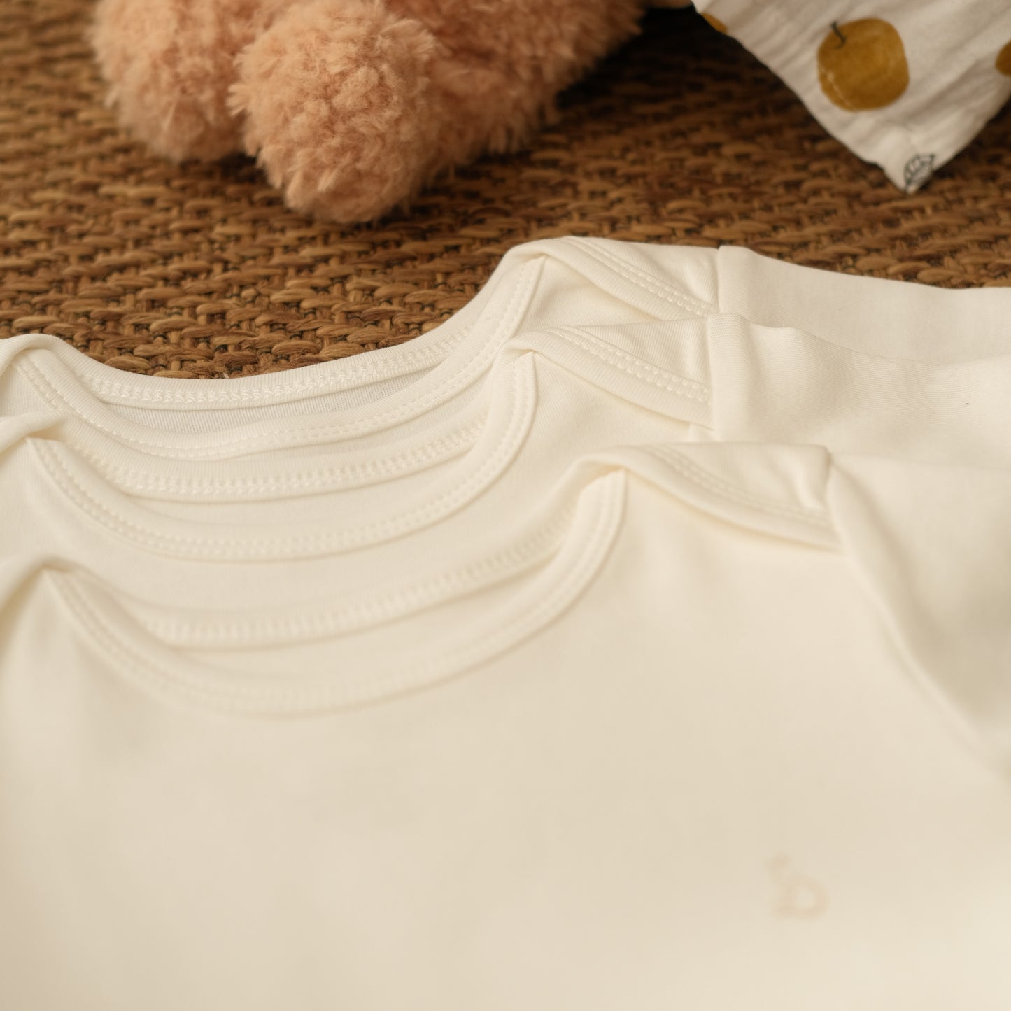 Short-Sleeved Bodysuit in Milk - Bundle of 3