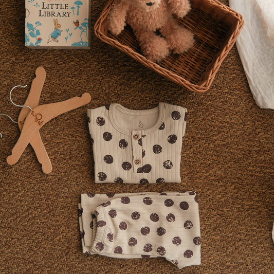 2-Piece Pajamas in Plum Drops