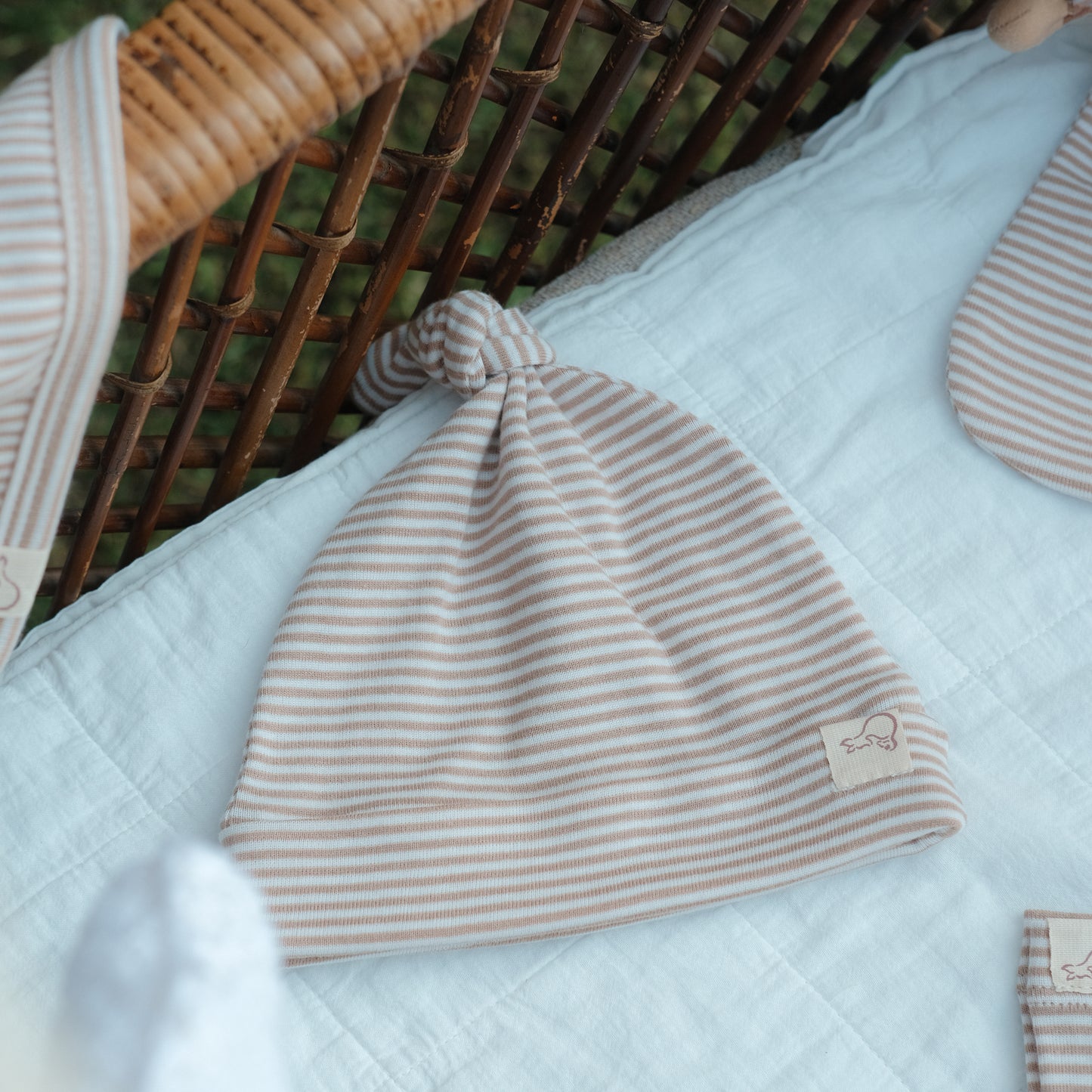 Knotted Hat in Alabaster Bloom