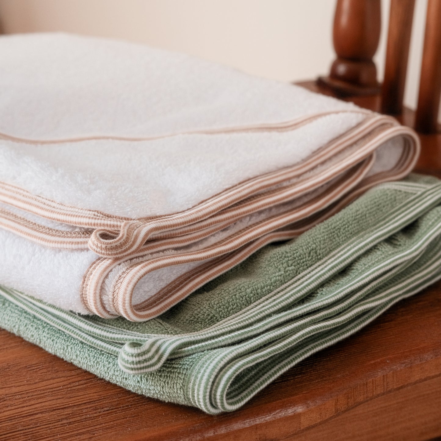 Hooded Terry Towels in Off-White with Alabaster Bloom Rim